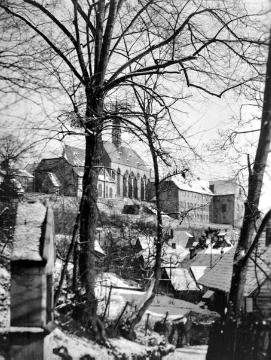Blick vom Kreuzweg zum ehem. Dominikanerkloster (1281-1824) mit Dominikanerkirche (heute ev. Stadtkirche) in der Oberen Altstadt, um 1940?
