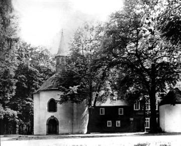 Die Eremitage: Wallfahrtskapelle Unserer Lieben Frau (erbaut 1677-85), Klausnerhaus und Heiligenhäuschen (r.), später Klarissenkloster (Ansicht um 1930?)