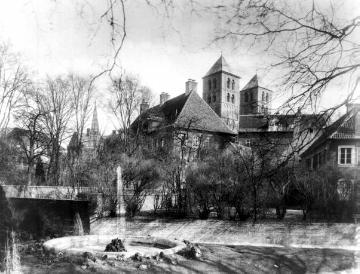 Blick vom Ufer der Aa auf den St. Paulus-Dom, links Spiekerhof-Brücke, um 1940?