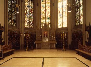Kath. Pfarrkiche St. Lambertus, Chorraum mit Altar - neugotische Hallenkirche, erbaut 1868-1873 von Hilger Hertel, d. Ä., Münster