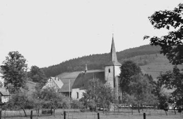 Dorfkern mit St. Vinzentius-Kirche aus Richtung Provinzialstraße (spätere B236)
