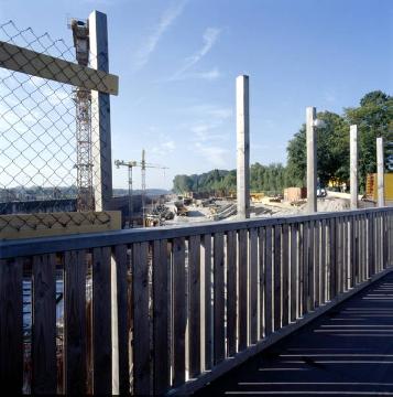 Dortmund-Ems-Kanal, Schleuse Münster: Fußgängerbrücke mit Blick in die Baustelle des neuen Schleusenbeckens
