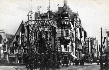 "Kaisertage" in Münster, 1907: Festlich geschmückte Altstadt am Drubbel anlässlich des Besuches Kaiser Wilhelms II. [Postkarte, Verlag J. Stehr & R. Knuffmann, Krefeld]