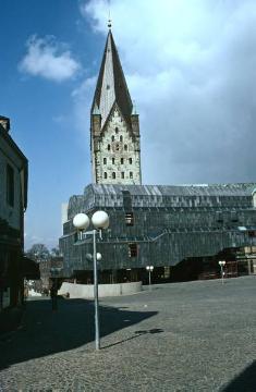 Turm des St. Liborius Domes und Diözesanmuseums von Süden