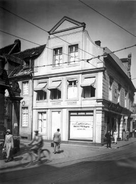 Zigarrengeschäft Hermann Möltgen an der Salzstraße 39/Ecke Ringoldgasse