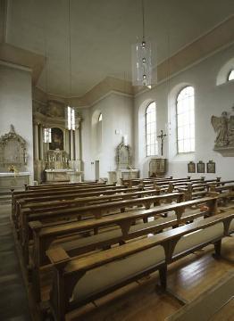 Kath. Pfarrkirche St. Johannes Baptist, Kirchensaal mit Blick zum Altar