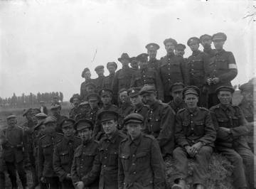 Erster Weltkrieg, Westfront: Englische Soldaten in deutscher Kriegsgefangenschaft, ohne Ort, undatiert.