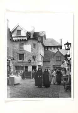 "The Belgian Village", Weltausstellung Chicago 1933/1934 (vermutet), in: Fotoalbum "Frühe Mitarbeiter des Deutschen Jugendherbergswerkes", unbeschriftet