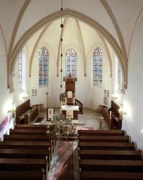Evangelische Kirche Brochterbeck: Kirchenschiff Richtung Chor und Altar. Ursprungbau Romanik, Anfang 14. Jahrhundert, nach Brandzerstörung 1430 Wiederaufbau im gotischen Stil (Dorfstraße).