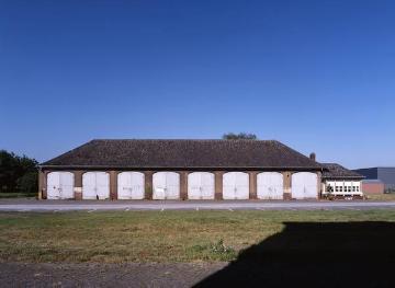 Garagentrakt der ehemaligen Winterbourne-Kaserne (1945-1994) vor dem Umbau des Geländes zum Dienstleistungszentrum "Speicherstadt Münster"