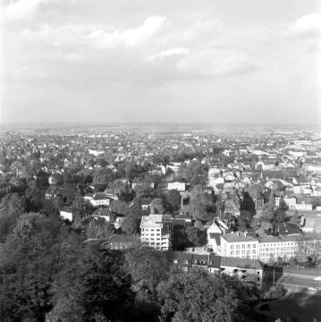 Blick von Burg Sparrenberg auf die Stadt