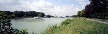 Dortmund-Ems-Kanal: Schiffsverkehr Richtung Schleuse Münster, Ansicht mit Ostufer nach Norden