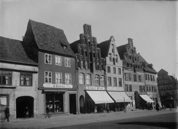Richard Schirrmann, Wanderfahrten: Altstadt von Lüneburg, Geschäftshäuser "Am Sande" - Original ohne Angaben, undatiert