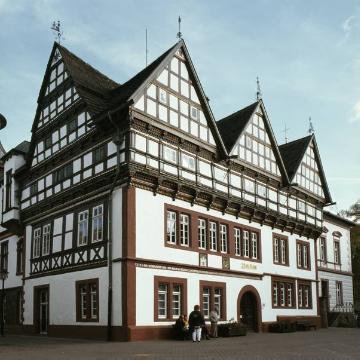 Blomberger Rathaus 1995, errichtet 1587 von Baumeister Hans Rade, Steinbau mit auskragendem Fachwerkgeschoss, Renaissance