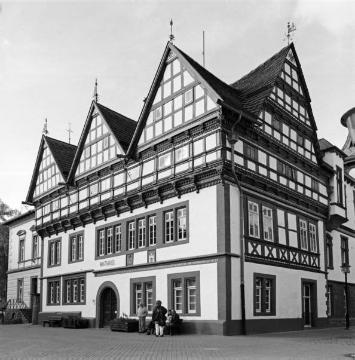 Blomberger Rathaus 1995, errichtet 1587 von Baumeister Hans Rade, Steinbau mit auskragendem Fachwerkgeschoss, Renaissance