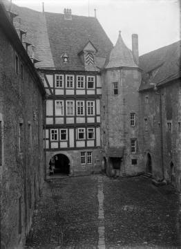 Schloss Burg in Solingen (Burg an der Wupper) - Zwinger von der Oberburg aus. Undatiert, um 1920?