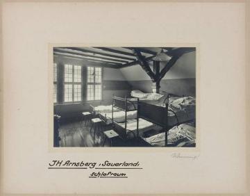 Jugendherberge "Die Glucke" Arnsberg/Sauerland (eröffnet 1924), Schlafraum, in: Fotoalbum "Deutsche Jugendherbergen", Fotograf: W. Immig/Hilchenbach, undatiert