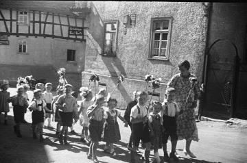 Richard Schirrmann, Alltagsleben: Kinderzug auf der Palmsonntagsfeier 1937 in Grävenwiesbach