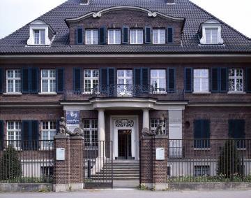 "Geschichtsort Villa ten Hompel", seit 1999 Ausstellungsort zur Geschichte der nationalsozialistischen Ordnungspolizei in Münster, erbaut 1924 als Wohnsitz des Zementfabrikanten Rudolf ten Hompel, Kaiser-Wilhelm-Ring 28