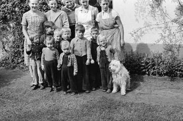 Richard Schirrmann, Familie: Tochter Irmgard (2.v.r.) mit Kindern, ohne Angaben, undatiert, um 1955?
