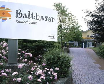 Kinderhospiz "Balthasar", gegründet 1998 als erstes Kinderhospiz Deutschlands durch die Franziskanerinnen von der ewigen Anbetung zu Olpe, Maria-Theresia-Straße 30a