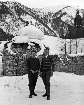 Dr. Joseph Schäfer, Reisen: Sohn Hans-Joachim Schäfer (rechts) "mit Reuter im Ettal" (Oberbayern) - hier vor dem Kloster Ettal, Januar 1927