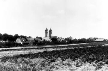 Ortsrand von Hiltrup mit Blick auf die St. Clemens-Pfarrkirche an der Marktallee, um 1930?