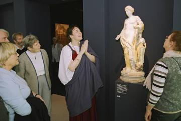 LWL-Römermuseum Haltern, Sonderausstellung "Luxus und Dekadenz" (2007): Besucherführung mit "Caecilia, Bankiersfrau aus Pompeji"
