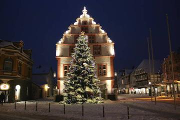 Norbert Scholz: Rathaus Bad Salzuflen (erbaut um 1545) im weihnachtlichen Lichterschmuck
