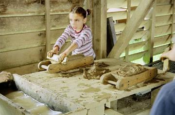 Handwerkliche Ziegelherstellung für Kinder - museumspädagogisches Programm im LWL-Industriemuseum Ziegelei Lage