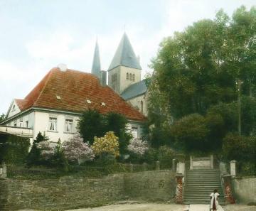 Fröndenberg, ev. Pfarrkirche mit Kirchplatz, ehem. Stiftskirche, erbaut 1230-1263 (Aufnahme coloriert), undatiert