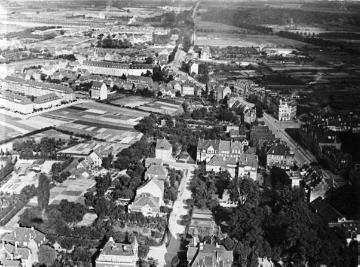 Münster-Ost, Mauritzviertel mit Warendorfer Straße Höhe Kirch- und Kapitelstraße, im Hintergrund der Dortmund-Ems-Kanal, undatiert, um 1930 (Leihgabe der Familie Klaus Wagner, Münster)