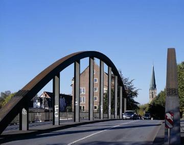 Kanalbrücke über den Dortmund-Ems-Kanal mit Wolbecker Straße, Blick stadteinwärts Richtung Herz-Jesu-Kirche