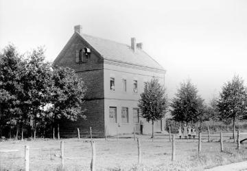 Schule zu Gräwingheide (Grävingheide) im Ortsteil Altendorf-Ulfkotte, später auch das "Waldow'sche Haus" genannt, undatiert, um 1907?