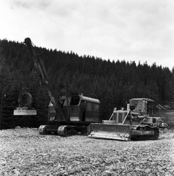 Straßenbau am Erbscheid bei Sondern: Planierarbeiten - Baumaßnahme im Zuge der Errichtung der Biggetalsperre 1957-1965