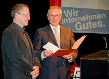 Verleihung des Annette von Droste-Hülshoff-Preises 2010 durch LWL-Direktor Dr. Wolfgang Kirsch an den westfälischen Schriftsteller und Kinderbuchautor Jürgen Banscherus, Haus Nottbeck, Museum für Westfälische Literatur