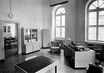 Angestelltenbüro in der Staatlichen Landesbildstelle Hessen-Nassau, Frankfurt/Main - Fotoalbum ohne Verfasser, undatiert, um 1935?
