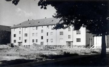 Bochum-Mitte, Wattenscheider Straße: Wohnanlage mit 42 Mietwohnungen des Montankonzerns Bochumer Verein, errichtet in den 1950er Jahren, Bauträgerschaft: Ruhrwohnungsbau AG, Dortmund, undatiert, um 1955