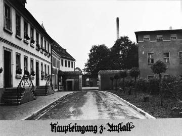 Hauptzufahrt zum Provinzial-Landarmen- und Arbeitshaus Lippstadt-Benninghausen. Undatiert, um 1928? 