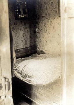 Haus Josef Schulte, Schmallenberg-Bracht: Fensterlose Kinderschlafkammer neben dem Elternschlafzimmer, undatiert, 1920er Jahre