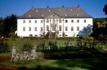 Schloss Alme, rückwärtige Front mit Schlossgarten