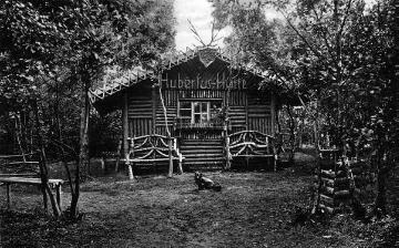 Die Hubertushütte auf der Reper Höhe bei Attendorn - benannt nach ihrem Hüttenwart Hubert Wilmes, errichtet 1931 durch den Verein für Naturfreunde als Schutzhütte mit Kochgelegenheit, wegen Geländestreitigkeiten 1932 versetzt zum "Vogelsang"