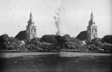 Nottuln mit Pfarrkirche St. Martinus, Ansicht aus Richtung Twiaelf-Lampen-Hok, um 1947, Stereoskopie