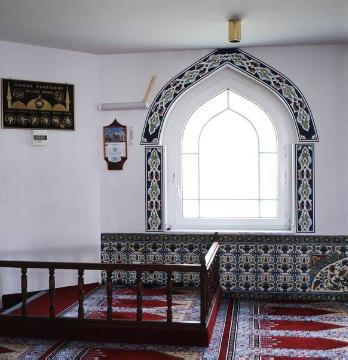 Nische mit Gebetszeitenanzeige in der Moschee der türkisch-islamischen Gemeinde Gelsenkirchen-Hassel, eröffnet 1994 (Am Freistuhl 14-16), Architekt: Fritz Brückner