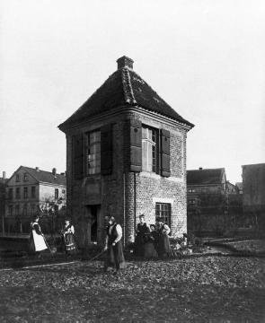 Josephstraße 2: Wiederaufbau eines 1911 in der Karlstraße 1 abgetragenen Gartenhauses