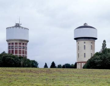 Wassertürme am Hellweg, Hamm-Berge: WT2000 (rechts) erbaut um 1907, WT3000 (links) erbaut 1949 zur Trinkwasserversorgung der Stadt Hamm, seit 1991 technisches Denkmal