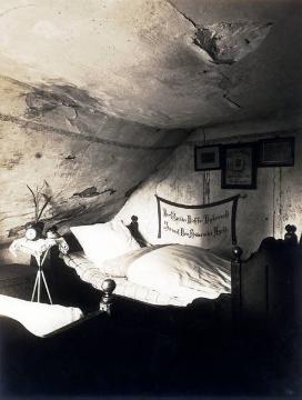 Schlafraum mit durchbrechender Decke, Münster, Standort nicht überliefert, undatiert, 1920er Jahre