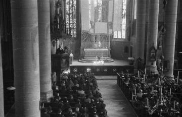 St. Martinus-Kirche, Nottuln: Ev. Gottesdienst mit Pfarrer Ernst Stümke (auf der Kanzel), 1949