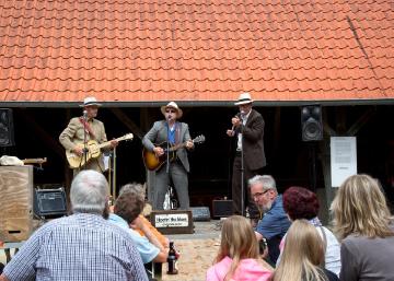 Musikalische Darbietungen auf dem Sommerfest im Baumberger Sandstein-Museum, Havixbeck 2013 - Treffpunkt für Steinbildner und interessierte Besucher