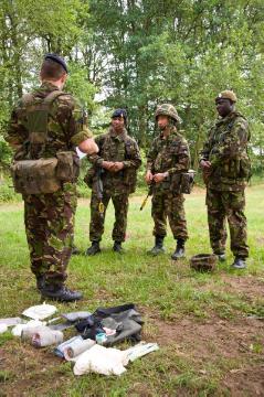 Sanitätsübung der britischen Armee: Training der Verwundetenversorgung im Gelände - Princess Royal-Kaserne, Gütersloh